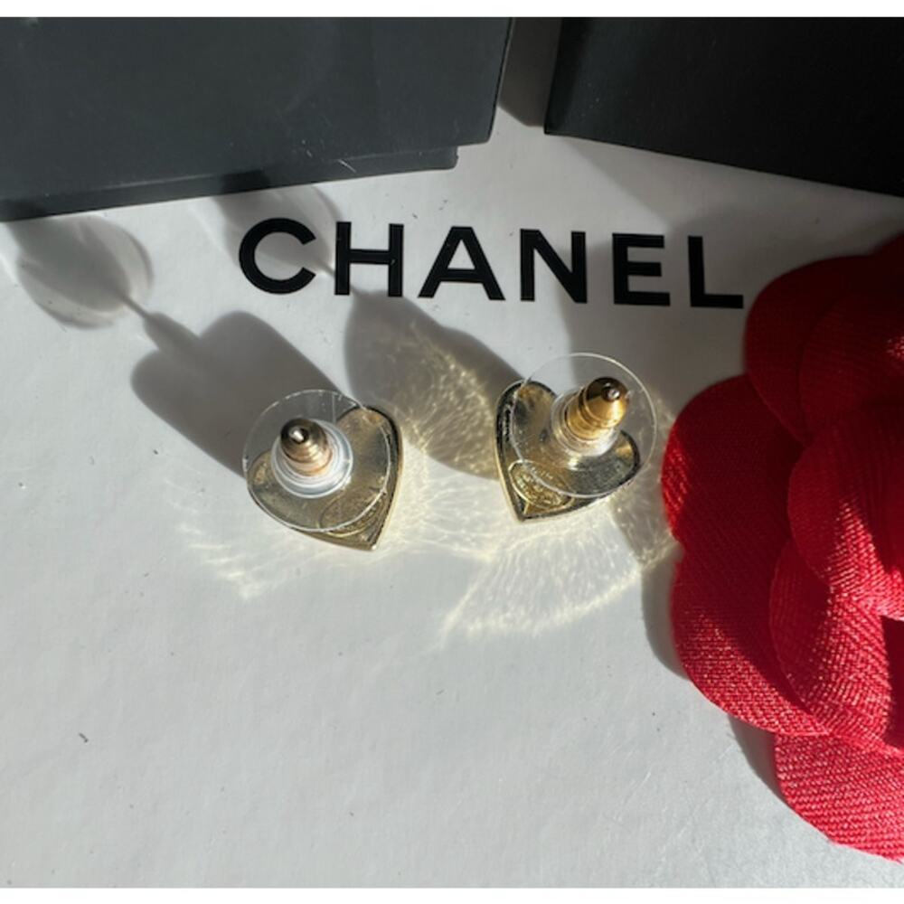 CHANEL Gold CC Interlocking Heart Stud Earrings 21B (CHXX003) - Picture 8 of 8